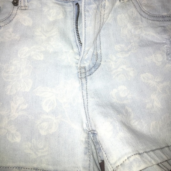 Super stretchy shorts! - Picture 2 of 3